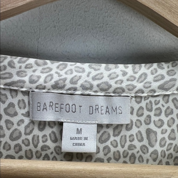 Barefoot Dreams Satin Leopard Pajamas PJ Set Womens Medium Silky Quiet Luxury - Picture 3 of 11